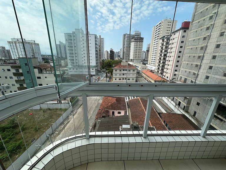 A 300m da praia, varanda gourmet e muito conforto!