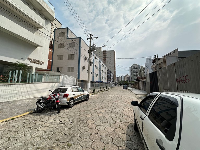 A 300m da praia, varanda gourmet e muito conforto!