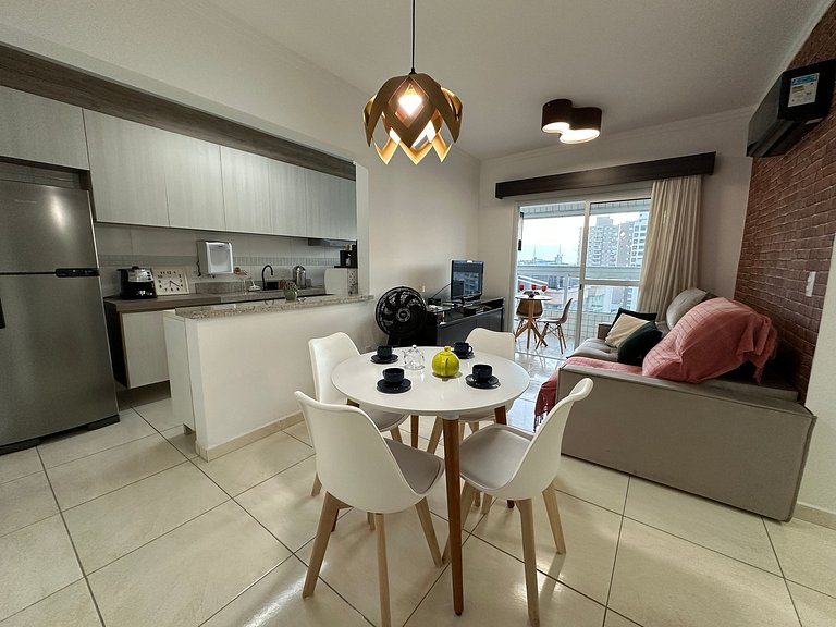 A 300m da praia, varanda gourmet vista incrível!