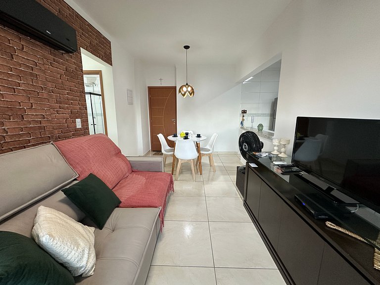 A 300m da praia, varanda gourmet vista incrível!