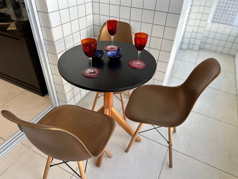 A 300m da praia, varanda gourmet vista incrível!