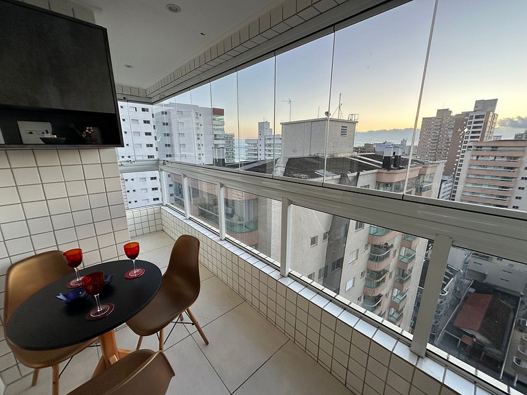 A 300m da praia, varanda gourmet vista incrível!