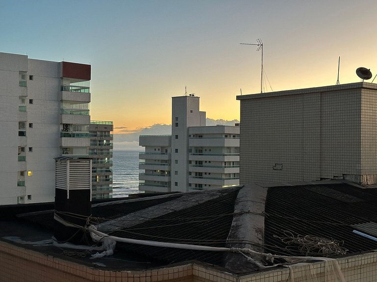 A 300m da praia, varanda gourmet vista incrível!