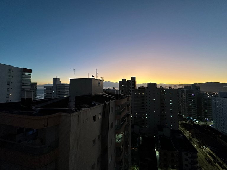 A 300m da praia, varanda gourmet vista incrível!