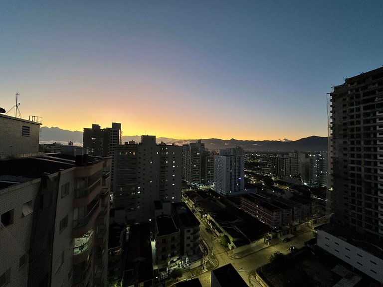 A 300m da praia, varanda gourmet vista incrível!