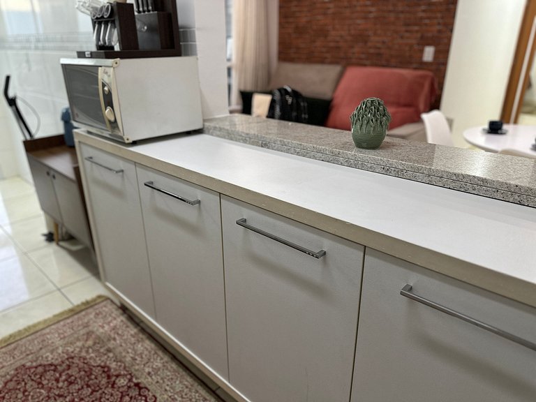 A 300m da praia, varanda gourmet vista incrível!