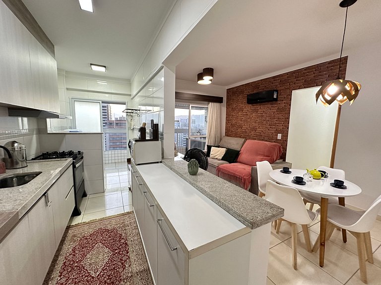 A 300m da praia, varanda gourmet vista incrível!