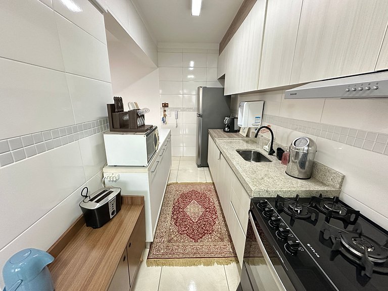 A 300m da praia, varanda gourmet vista incrível!