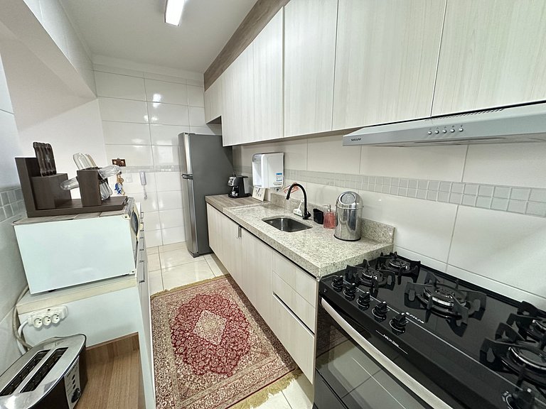 A 300m da praia, varanda gourmet vista incrível!