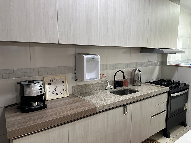 A 300m da praia, varanda gourmet vista incrível!