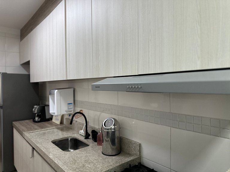 A 300m da praia, varanda gourmet vista incrível!