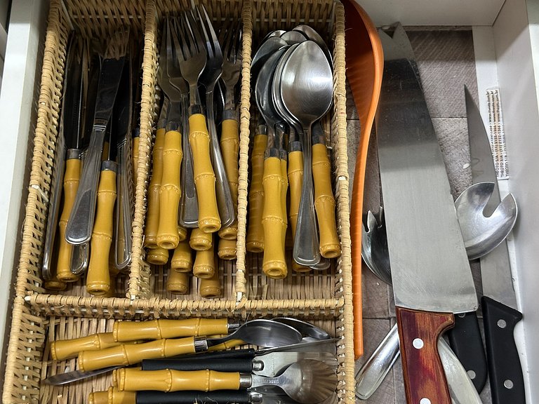 A 300m da praia, varanda gourmet vista incrível!