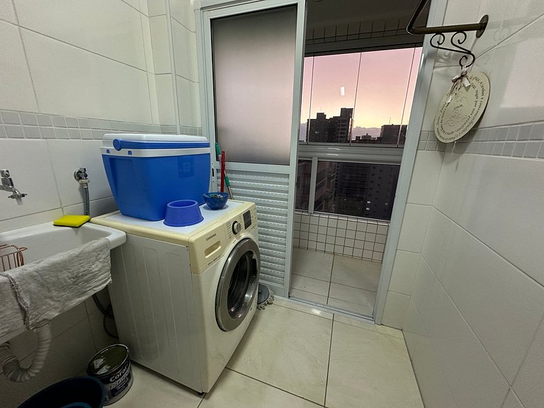 A 300m da praia, varanda gourmet vista incrível!