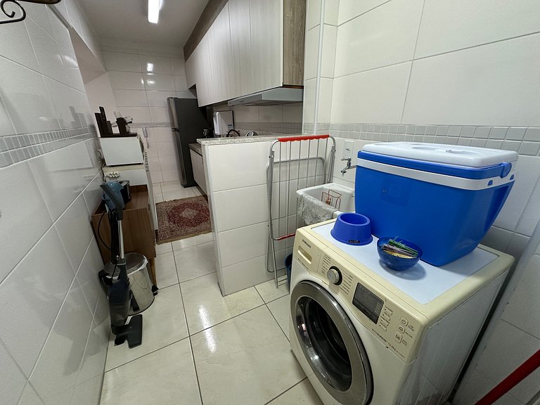 A 300m da praia, varanda gourmet vista incrível!