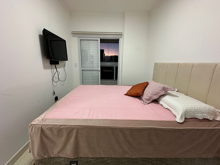 A 300m da praia, varanda gourmet vista incrível!