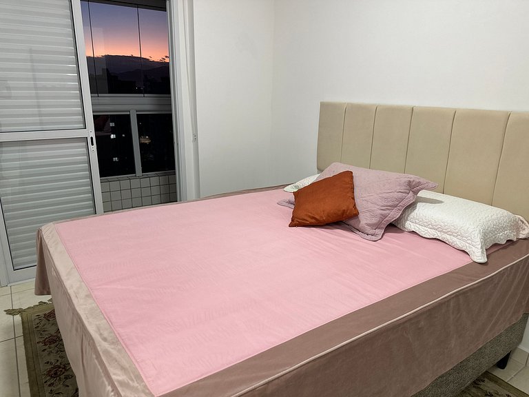 A 300m da praia, varanda gourmet vista incrível!