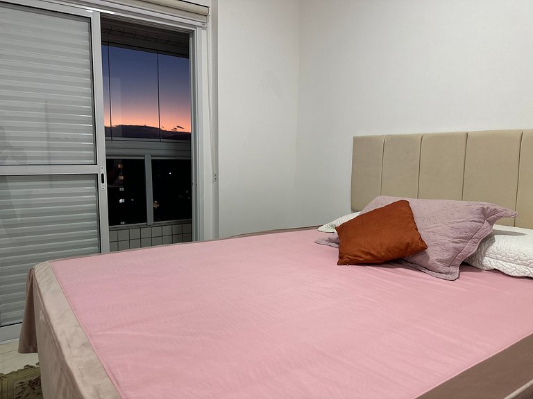 A 300m da praia, varanda gourmet vista incrível!