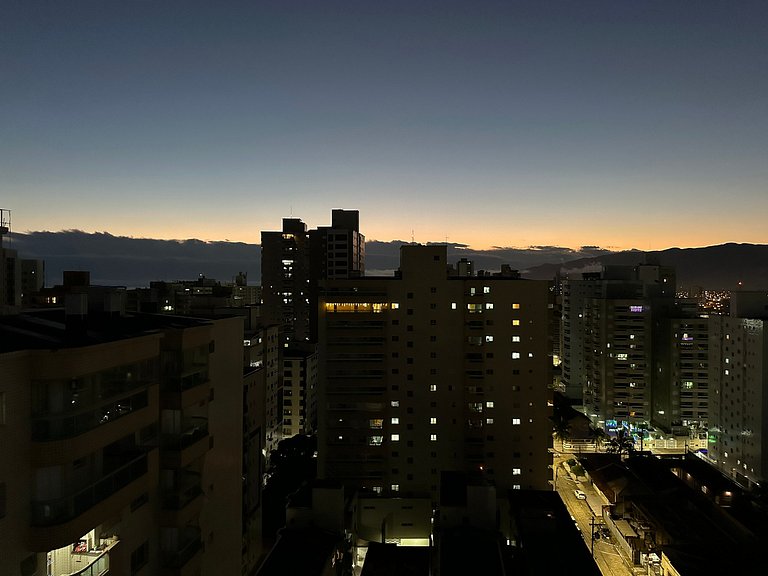 A 300m da praia, varanda gourmet vista incrível!