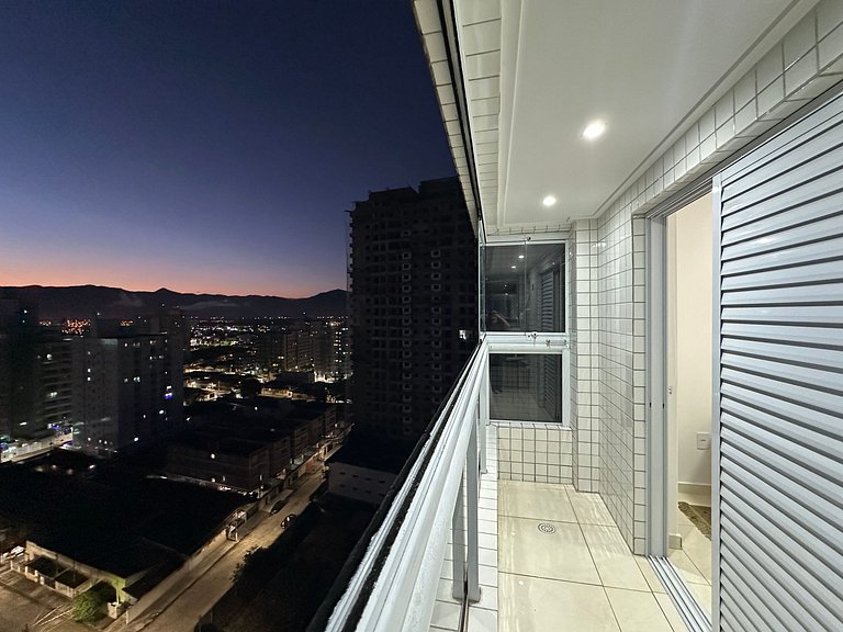 A 300m da praia, varanda gourmet vista incrível!