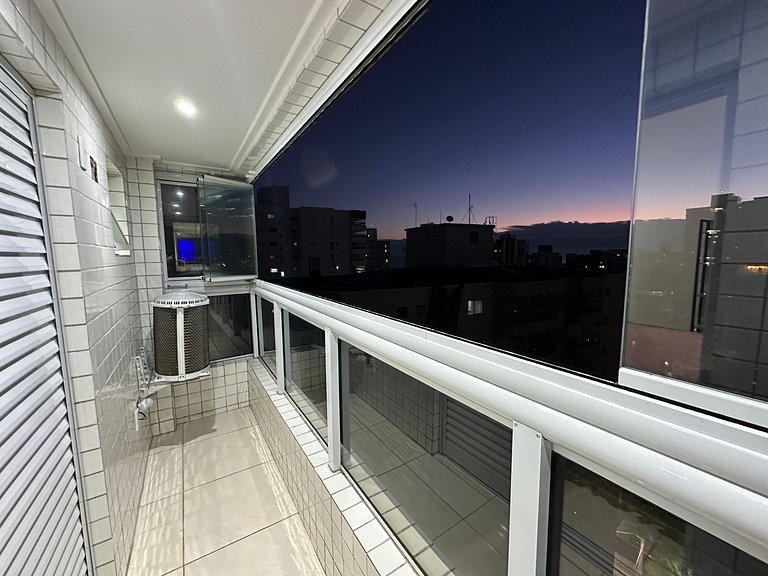 A 300m da praia, varanda gourmet vista incrível!