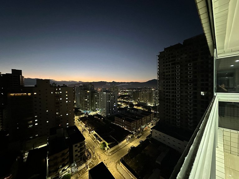 A 300m da praia, varanda gourmet vista incrível!