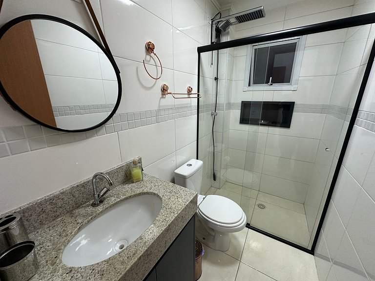 A 300m da praia, varanda gourmet vista incrível!