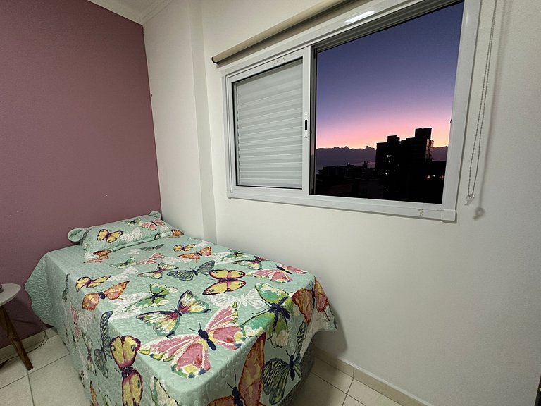 A 300m da praia, varanda gourmet vista incrível!