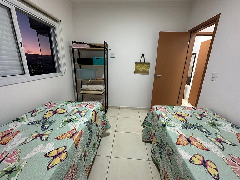 A 300m da praia, varanda gourmet vista incrível!