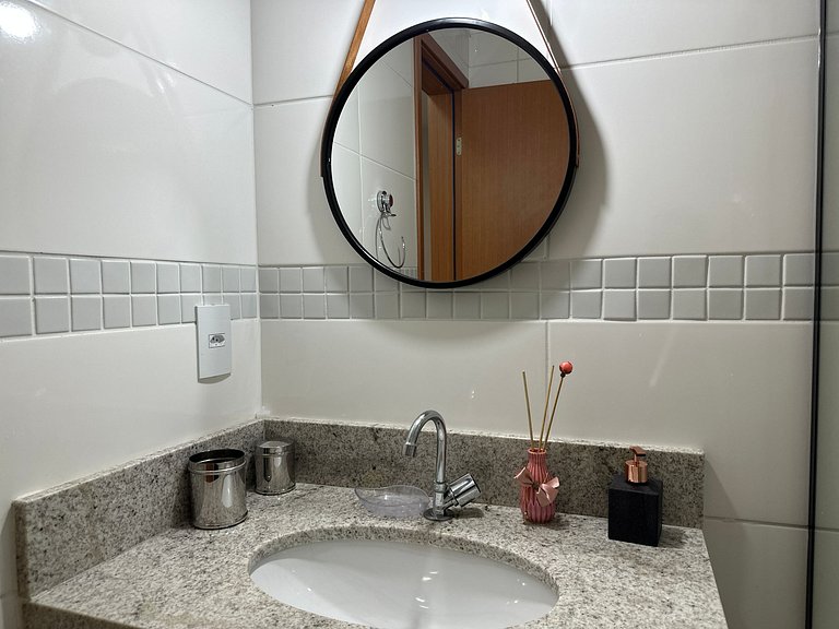 A 300m da praia, varanda gourmet vista incrível!