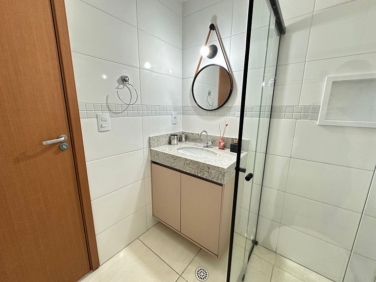 A 300m da praia, varanda gourmet vista incrível!