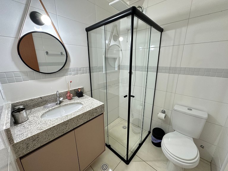 A 300m da praia, varanda gourmet vista incrível!