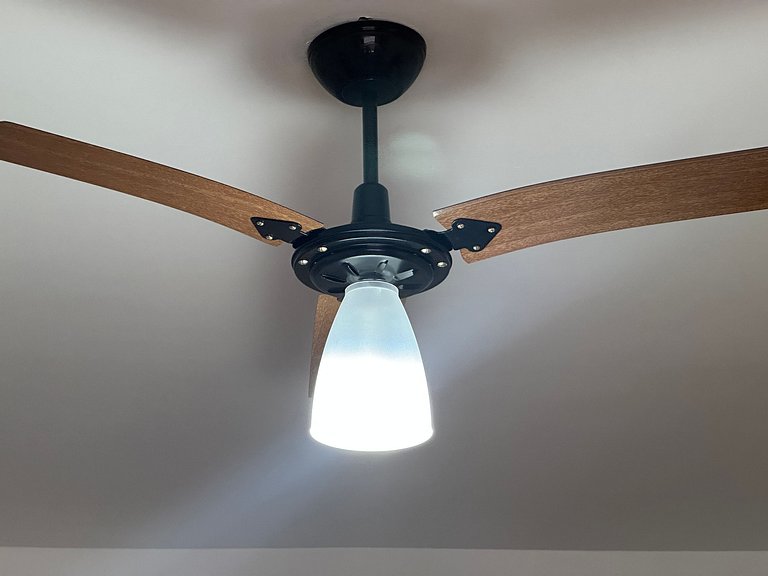 Apto completo, Wi-Fi e 1 vaga - 80m da Praia