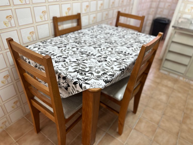 Apto completo, Wi-Fi e 1 vaga - 80m da Praia