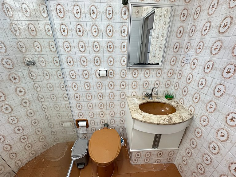 Apto completo, Wi-Fi e 1 vaga - 80m da Praia