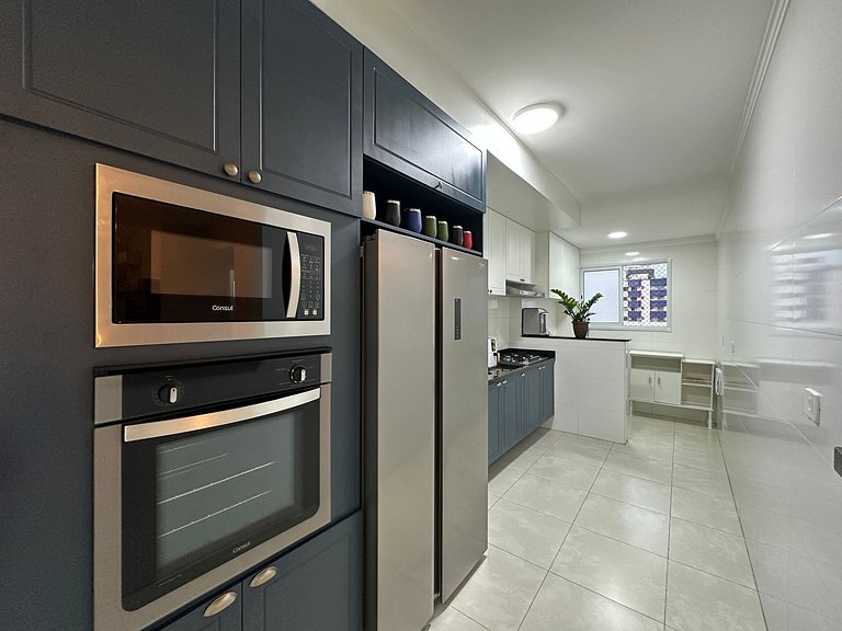 Conforto c/ Vista Mar: Apto com Ar e Garagem