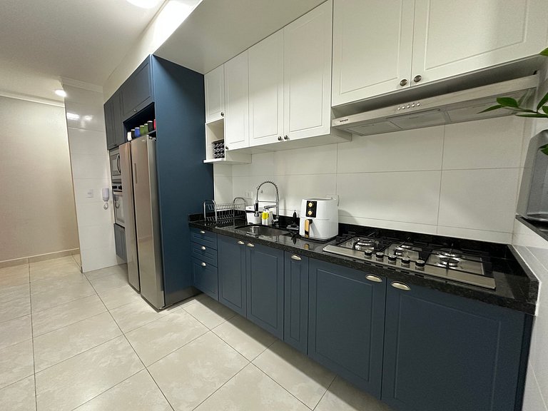 Conforto c/ Vista Mar: Apto com Ar e Garagem