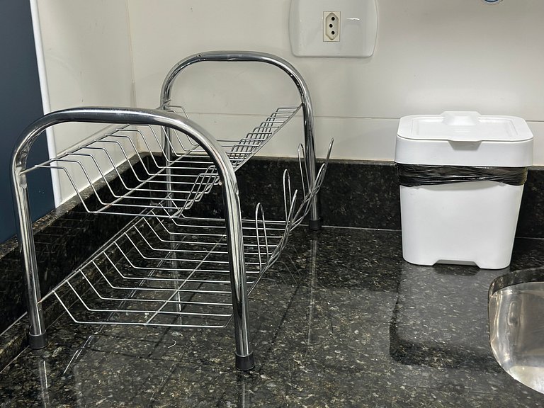 Conforto c/ Vista Mar: Apto com Ar e Garagem