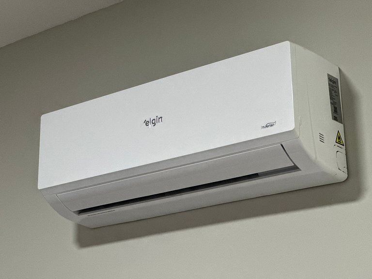 Conforto c/ Vista Mar: Apto com Ar e Garagem