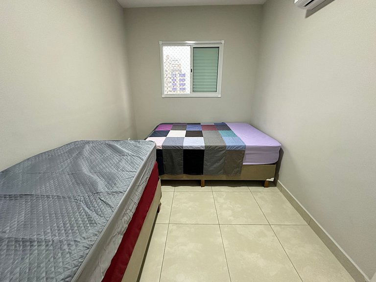 Conforto c/ Vista Mar: Apto com Ar e Garagem