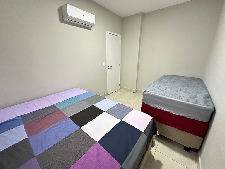 Conforto c/ Vista Mar: Apto com Ar e Garagem