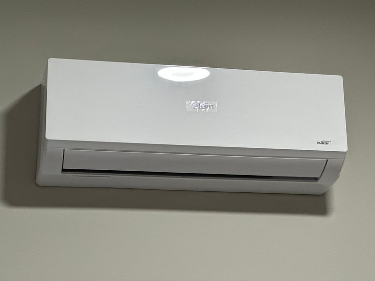 Conforto c/ Vista Mar: Apto com Ar e Garagem