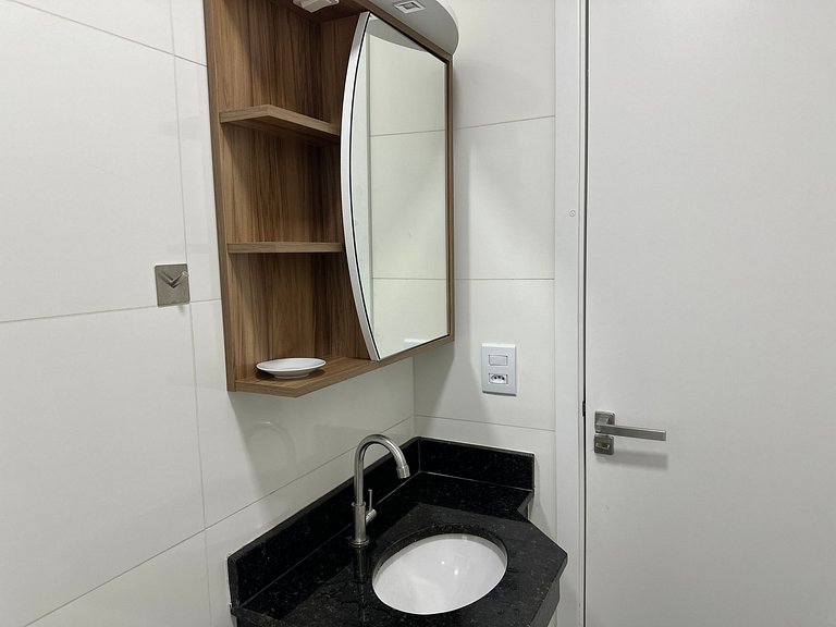 Conforto c/ Vista Mar: Apto com Ar e Garagem