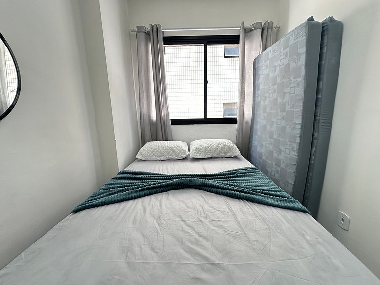 Apto no Canto do Forte Moderno c/ Wi-Fi e Elevador