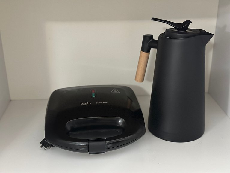 Apto no Canto do Forte Moderno c/ Wi-Fi e Elevador