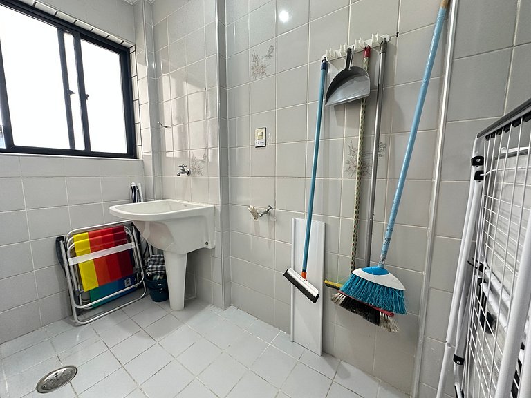 Apto no Canto do Forte Moderno c/ Wi-Fi e Elevador