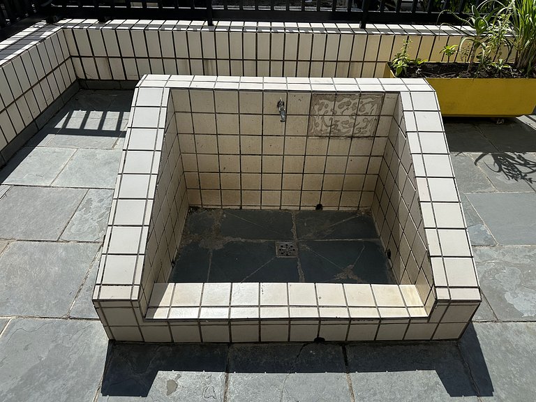 Apto no Canto do Forte Moderno c/ Wi-Fi e Elevador