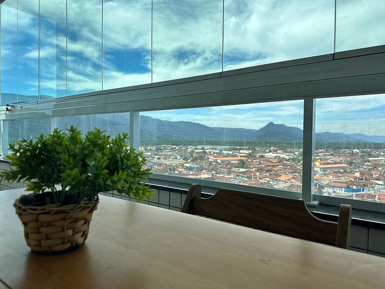 Apto Alto Padrão - Churrasqueira com Vista Mar