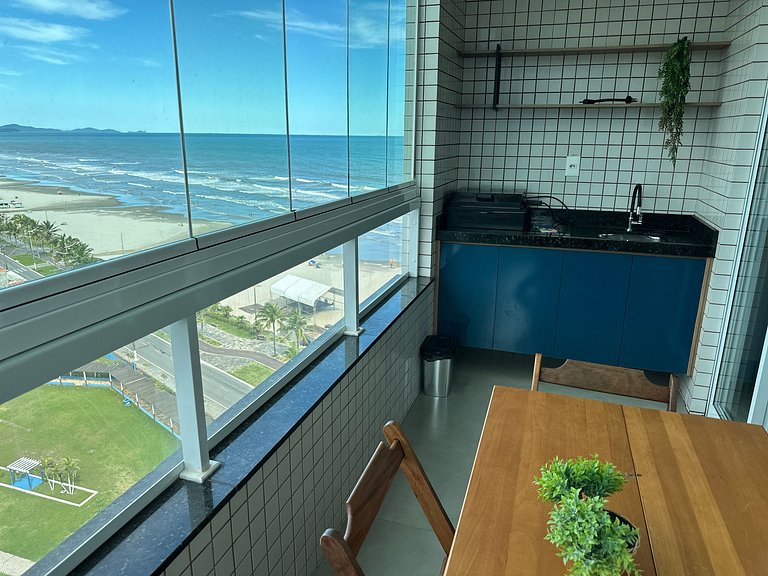 Churrasco com Vista para o Mar: Apto Moderno