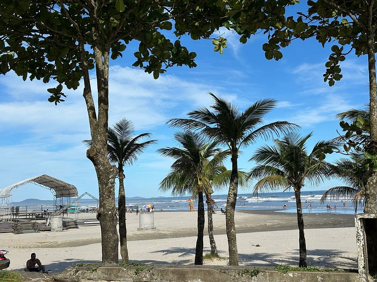 Churrasco com Vista para o Mar: Apto Moderno