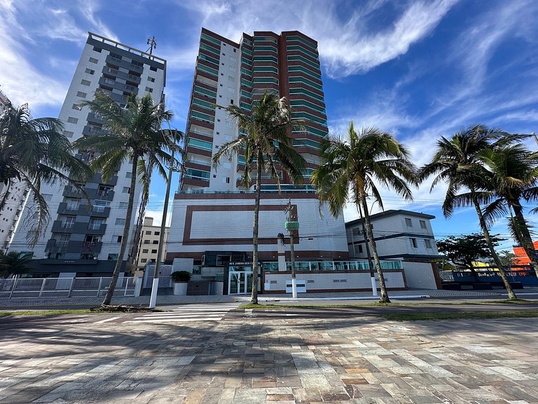 Churrasco com Vista para o Mar: Apto Moderno